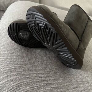 New UGG Boots little girl size 3 color gray